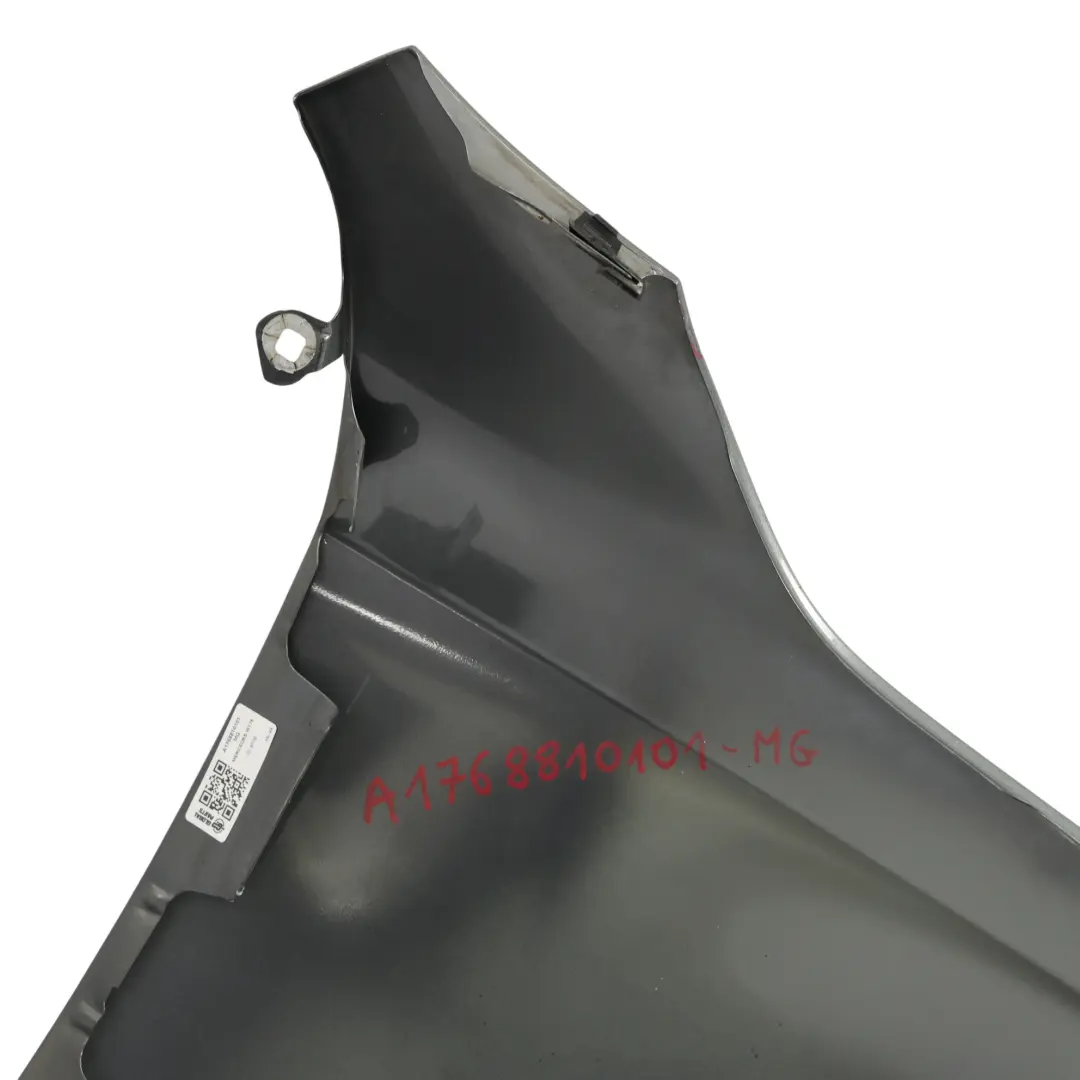 Aile Avant Gauche Garniture Latérale Mountain Grey - 787 pour Mercedes W176 à propos du numéro de pièce A1768810101 Mercedes W176 Aile Avant Gauche Garniture Latérale Mountain Grey - 787 - SKU A1768810101-MG - Numéro de pièce A1768810101
