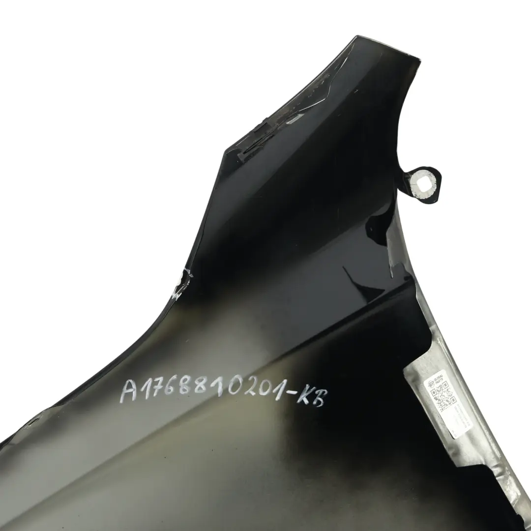 Pannello parafango anteriore destro ala Kosmos Nero - 191 per Mercedes W176 con numero di parte A1768810201 Mercedes W176 Pannello parafango anteriore destro ala Kosmos Nero - 191 - SKU A1768810201-KB - Numero di parte A1768810201
