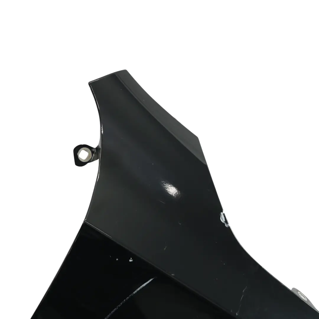 Pannello parafango anteriore destro ala Kosmos Nero - 191 per Mercedes W176 con numero di parte A1768810201 Mercedes W176 Pannello parafango anteriore destro ala Kosmos Nero - 191 - SKU A1768810201-KB - Numero di parte A1768810201