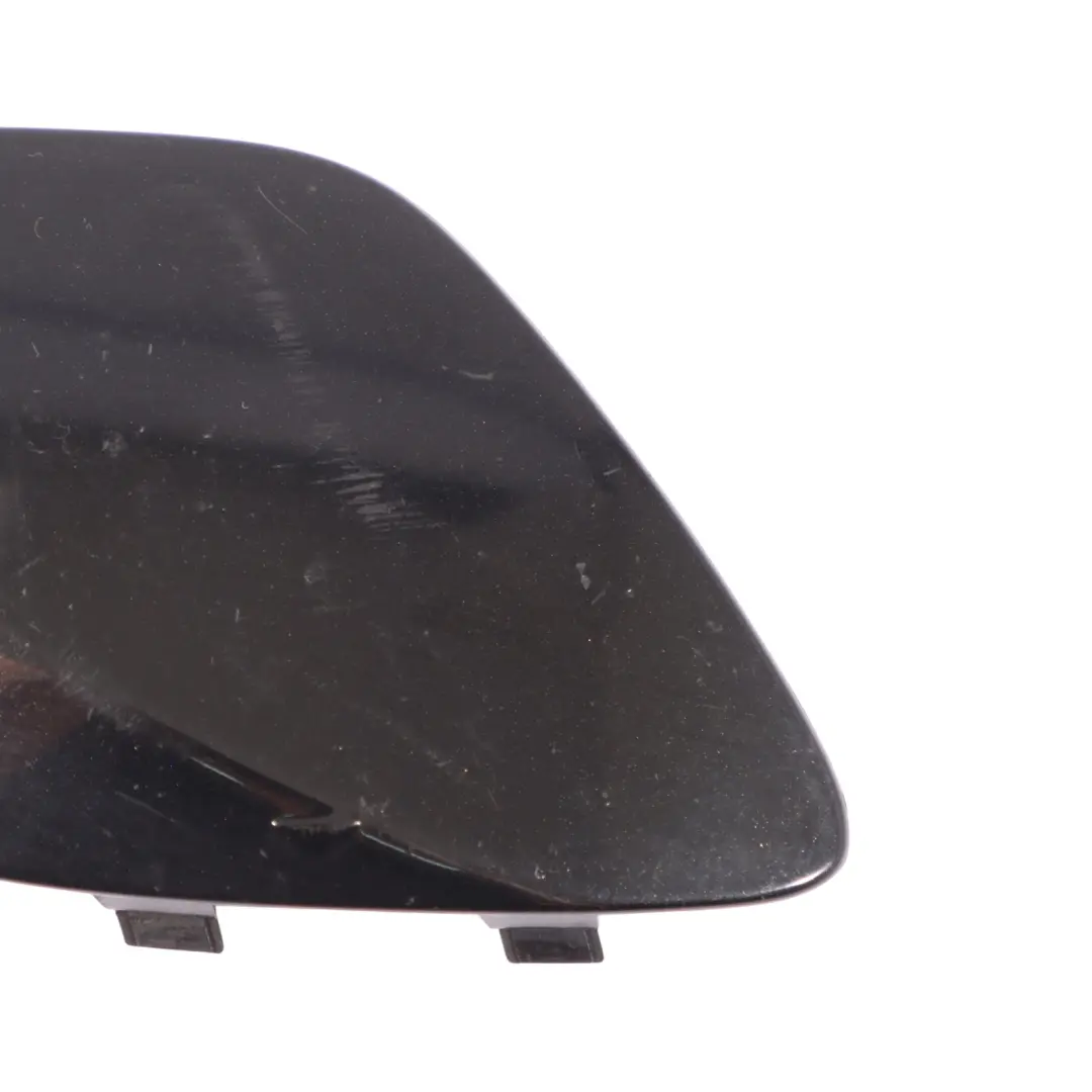 Ojo Remolque Delantero Cubierta Kosmos Negro - 191 para Mercedes W176 con número de pieza A1768850122 Mercedes W176 Ojo Remolque Delantero Cubierta Kosmos Negro - 191 - SKU A1768850122-KB - Número de pieza A1768850122