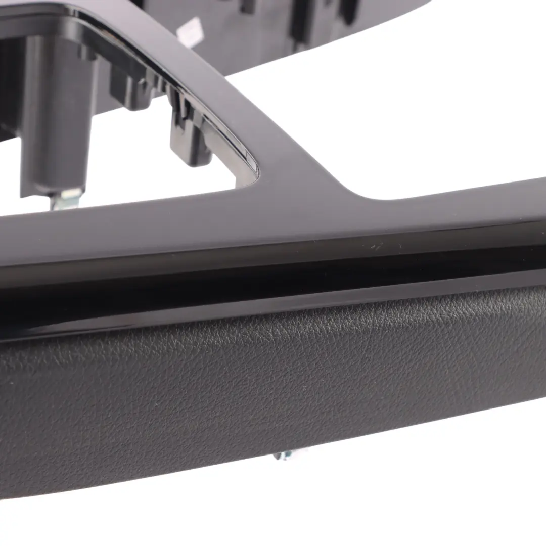 Mittelkonsole Abdeckung Schwarz für Mercedes W177 mit Teilenummer A1776803607 Mercedes W177 Mittelkonsole Abdeckung Schwarz - SKU A1776803607 - Teilenummer A1776803607