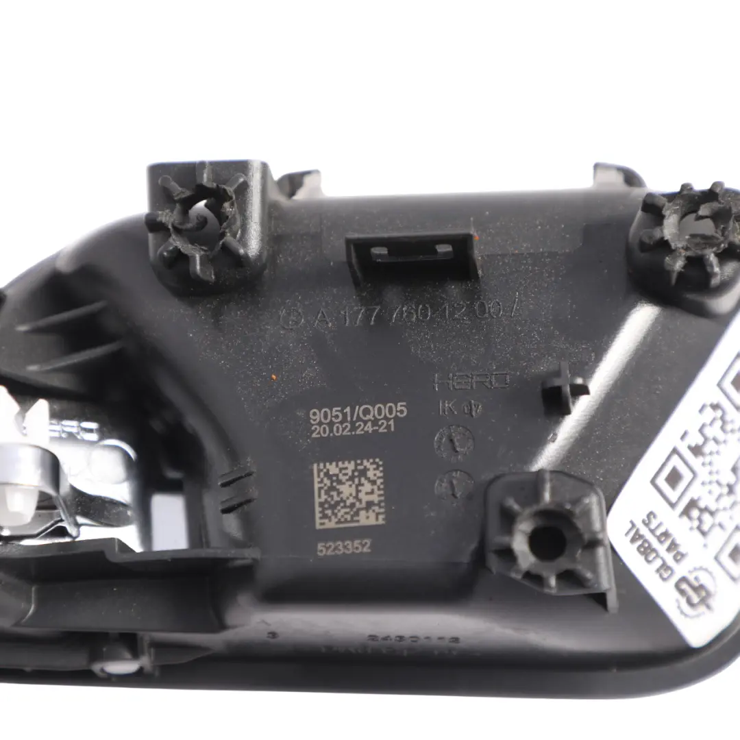 Interior Manija De La Puerta Trasera Derecha Side para Mercedes W177 con número de pieza A1777601200 Mercedes W177 Interior Manija De La Puerta Trasera Derecha Side - SKU A1777601200 - Número de pieza A1777601200