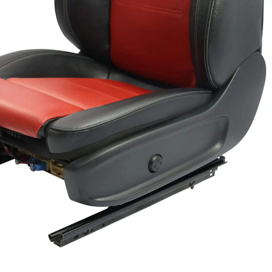 Siège Avant Gauche Chauffant À Mémoire En Cuir Noir Et Rouge pour Mercedes C118 W177 à propos du numéro de pièce A1779101502 Mercedes C118 W177 Siège Avant Gauche Chauffant À Mémoire En Cuir Noir Et Rouge - SKU A1779101502 - Numéro de pièce A1779101502