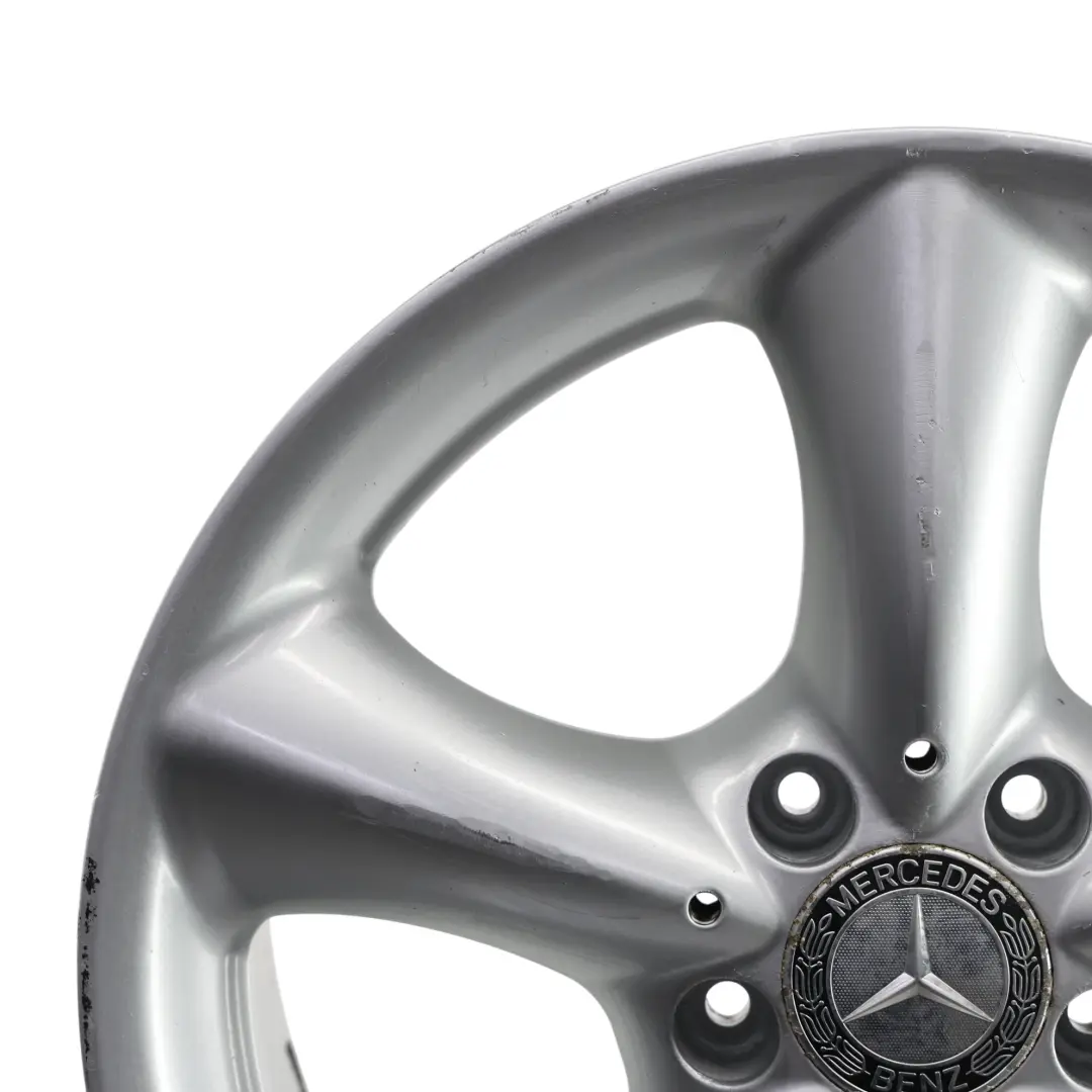 Llanta de aleación plateada Mercedes W203 de 5 radios 17" ET:34 8,5J para con número de pieza A2034013502 Llanta de aleación plateada Mercedes W203 de 5 radios 17" ET:34 8,5J - SKU A2034013502-1 - Número de pieza A2034013502