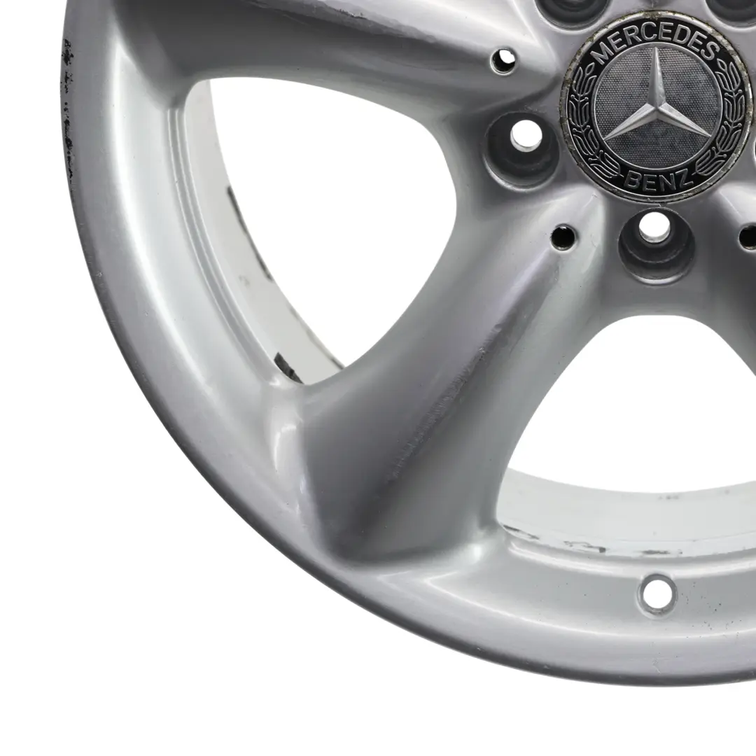 Llanta de aleación plateada Mercedes W203 de 5 radios 17" ET:34 8,5J para con número de pieza A2034013502 Llanta de aleación plateada Mercedes W203 de 5 radios 17" ET:34 8,5J - SKU A2034013502-1 - Número de pieza A2034013502