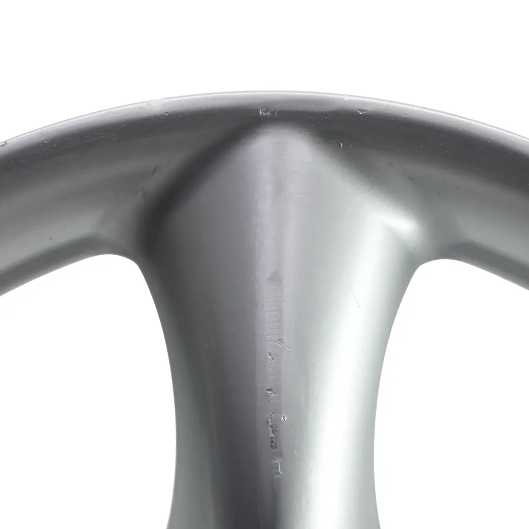 Jante alliage argentée 5 branches 17" ET:34 8,5J pour Mercedes W203 à propos du numéro de pièce A2034013502 Mercedes W203 Jante alliage argentée 5 branches 17" ET:34 8,5J - SKU A2034013502-1 - Numéro de pièce A2034013502