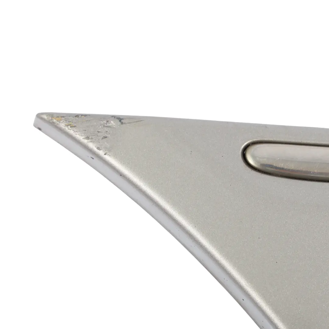 C203 Moulure Aile Arrière Droite Couleur Argent Métallisé Cubanite 723 pour Mercedes à propos du numéro de pièce A2036905462 Mercedes C203 Moulure Aile Arrière Droite Couleur Argent Métallisé Cubanite 723 - SKU A2036905462-CS - Numéro de pièce A2036905462