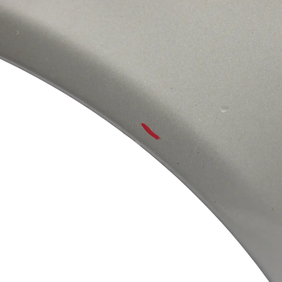 Seitenverkleidung Vorne Links Kotflügel Cubanite Silber - 723 für Mercedes W203 mit Teilenummer A2038800318 Mercedes W203 Seitenverkleidung Vorne Links Kotflügel Cubanite Silber - 723 - SKU A2038800318-CS - Teilenummer A2038800318