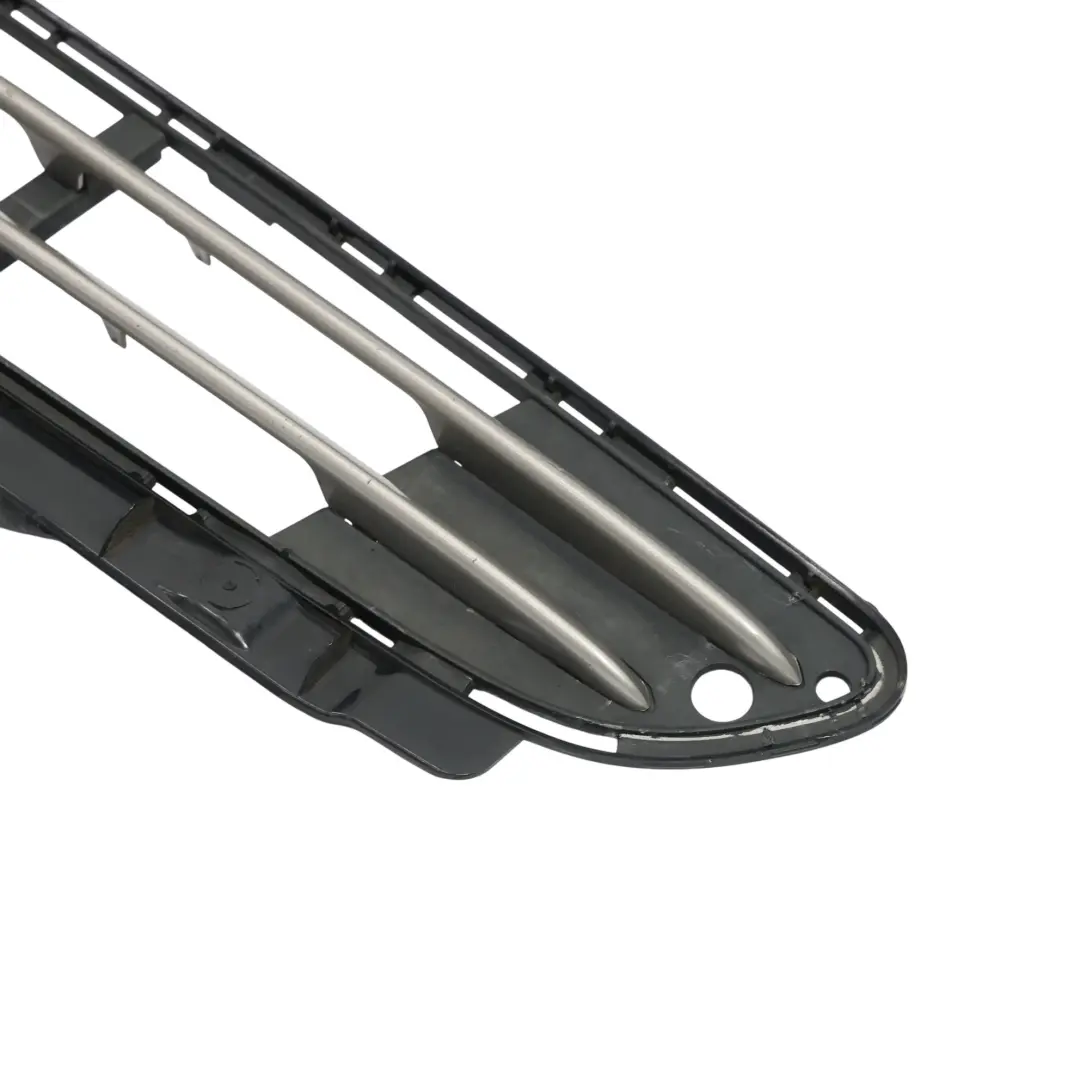 Dolna Kratka Osłona Zderzaka Grill Środek Przód do Mercedes W203 o numerze A2038801005 Mercedes W203 Dolna Kratka Osłona Zderzaka Grill Środek Przód - SKU A2038801005-CS - Numer Części A2038801005