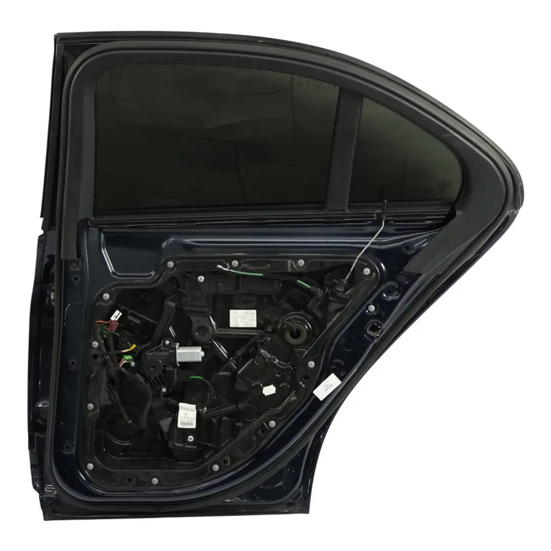 Puerta Trasera Derecha Selenite Grey Metallic Gris - 992 para Mercedes W205 con número de pieza A2057300205 Mercedes W205 Puerta Trasera Derecha Selenite Grey Metallic Gris - 992 - SKU A2057300205-CVB1 - Número de pieza A2057300205