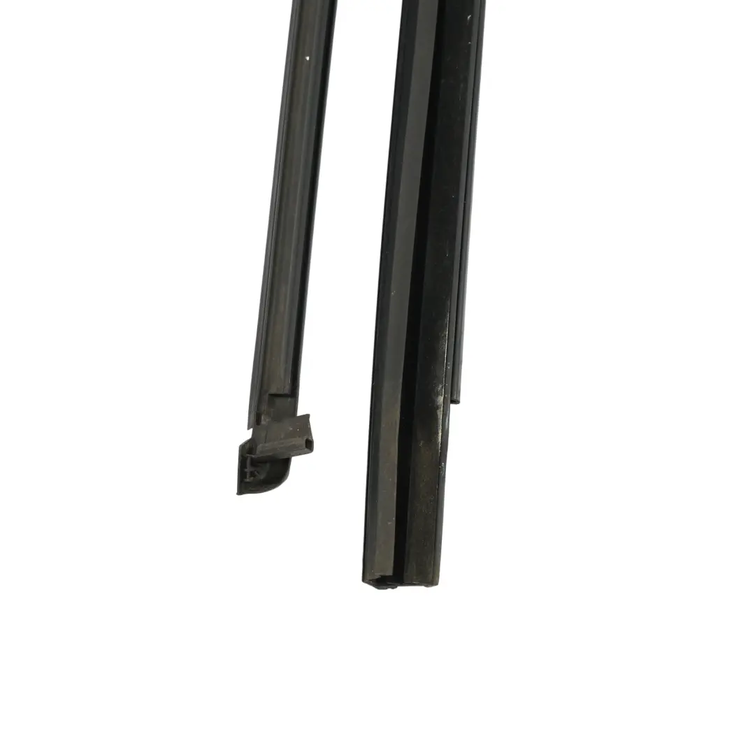 Finestrino Guida Telaio Porta Posteriore Sinistra per Mercedes W205 con numero di parte A2057356100 Mercedes W205 Finestrino Guida Telaio Porta Posteriore Sinistra - SKU A2057356100 - Numero di parte A2057356100