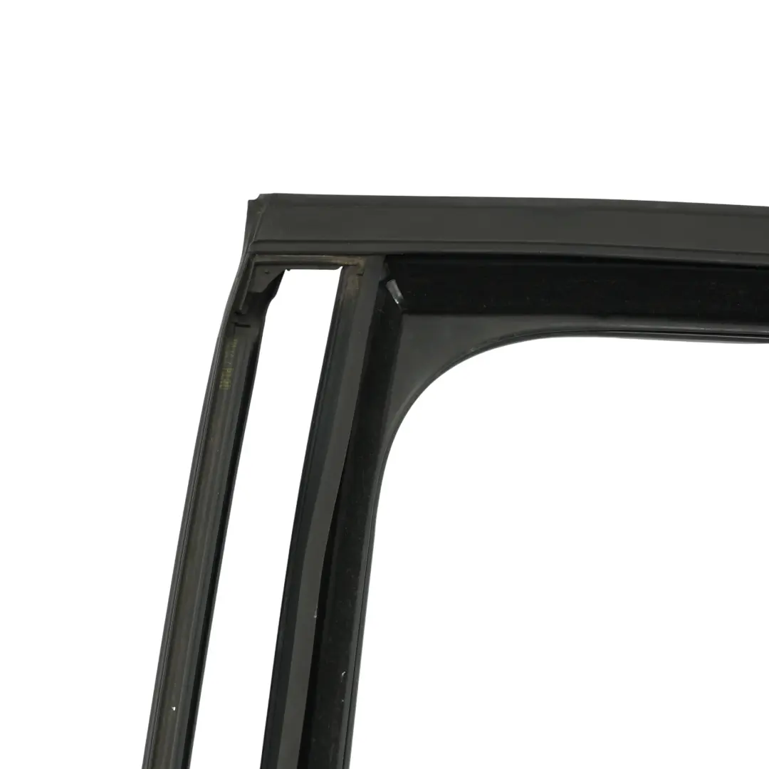Mercedes W205 Joint Étanchéité Rail Guidage Vitre Arrière Gauche - SKU A2057356100 - Numéro de pièce A2057356100
