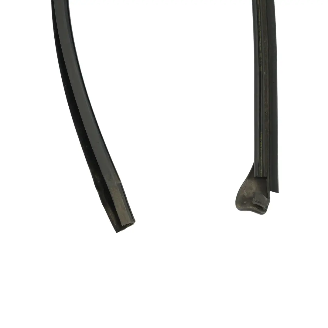 Mercedes W205 Joint Étanchéité Rail Guidage Vitre Arrière Gauche - SKU A2057356100 - Numéro de pièce A2057356100