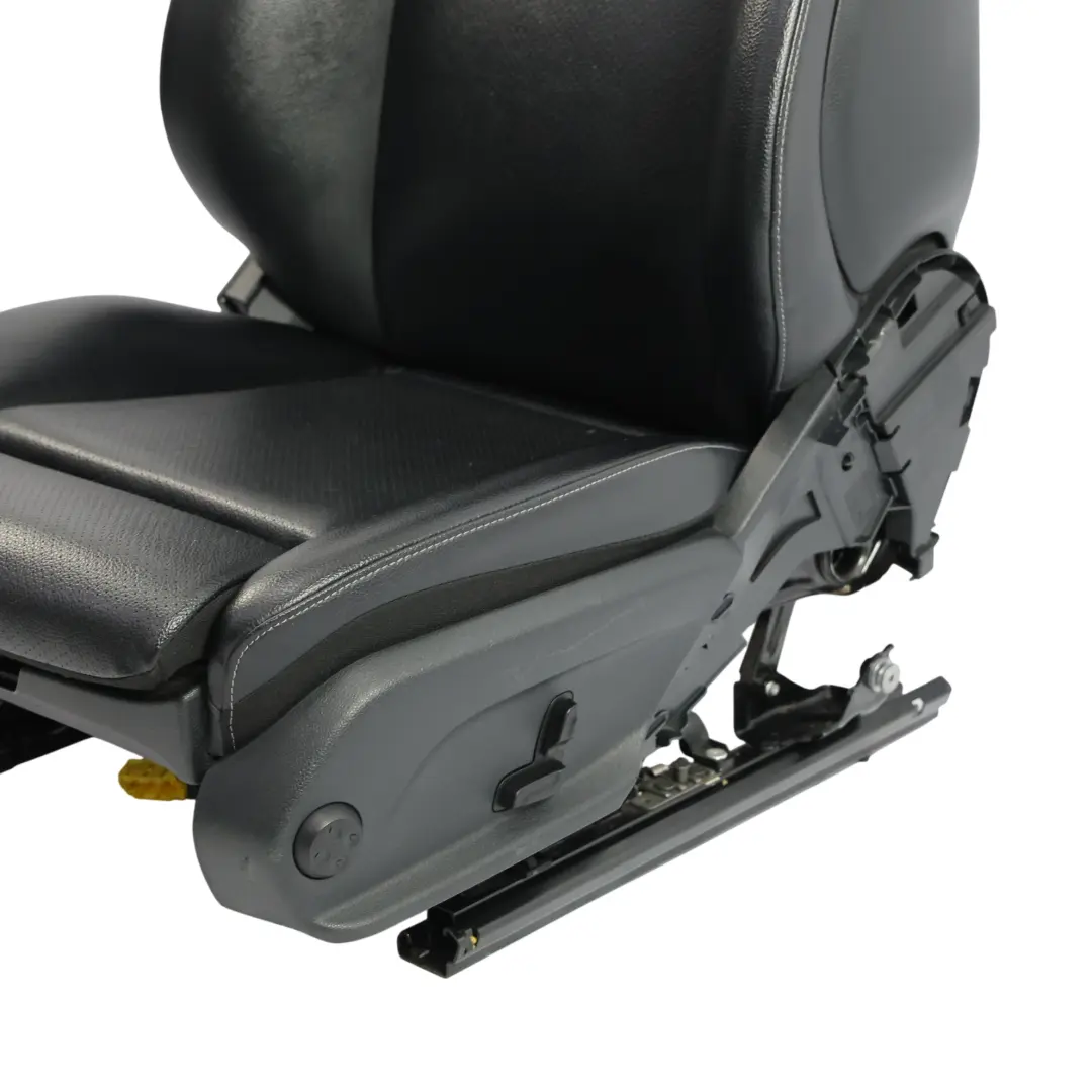 Asiento Delantero Izquierdo Calefactable Imitación Cuero Negro para Mercedes W205 con número de pieza A2059100747 Mercedes W205 Asiento Delantero Izquierdo Calefactable Imitación Cuero Negro - SKU A2059100747-5 - Número de pieza A2059100747