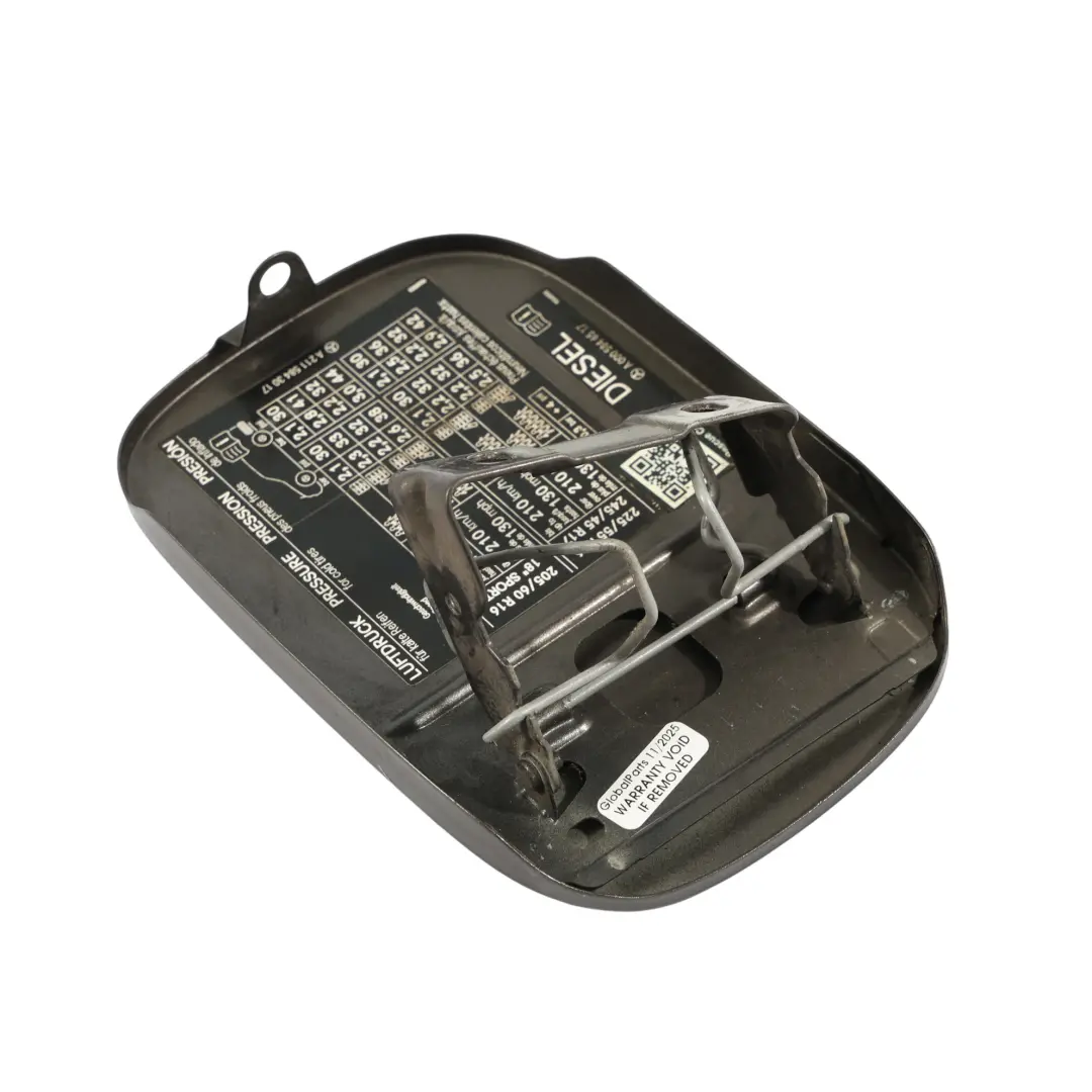 Pokrywa Klapka Osłona Wlewu Paliwa Szara do Mercedes W211 o numerze A2117500206 Mercedes W211 Pokrywa Klapka Osłona Wlewu Paliwa Szara - SKU A2117500206-ING - Numer Części A2117500206