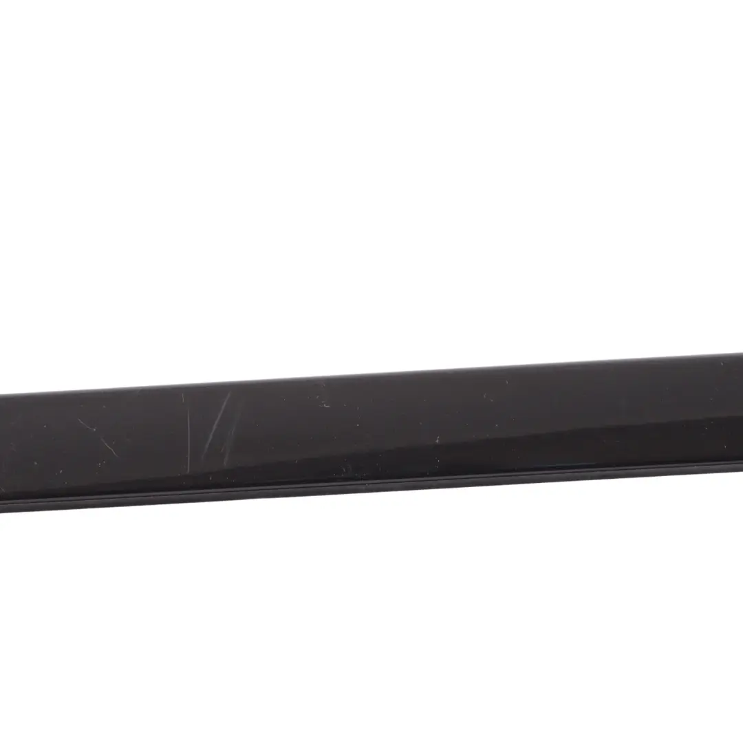 Perfil Parabrisas Izquierdo Negro Obsidiana 197 para Mercedes S212 con número de pieza A2126900982 Mercedes S212 Perfil Parabrisas Izquierdo Negro Obsidiana 197 - SKU A2126900982-OB - Número de pieza A2126900982