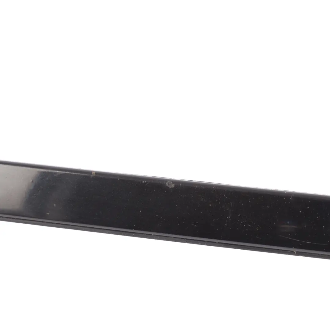 Baguette De Pare-Brise Droite Noir Obsidien - 197 pour Mercedes S212 à propos du numéro de pièce A2126901082 Mercedes S212 Baguette De Pare-Brise Droite Noir Obsidien - 197 - SKU A2126901082-OB - Numéro de pièce A2126901082