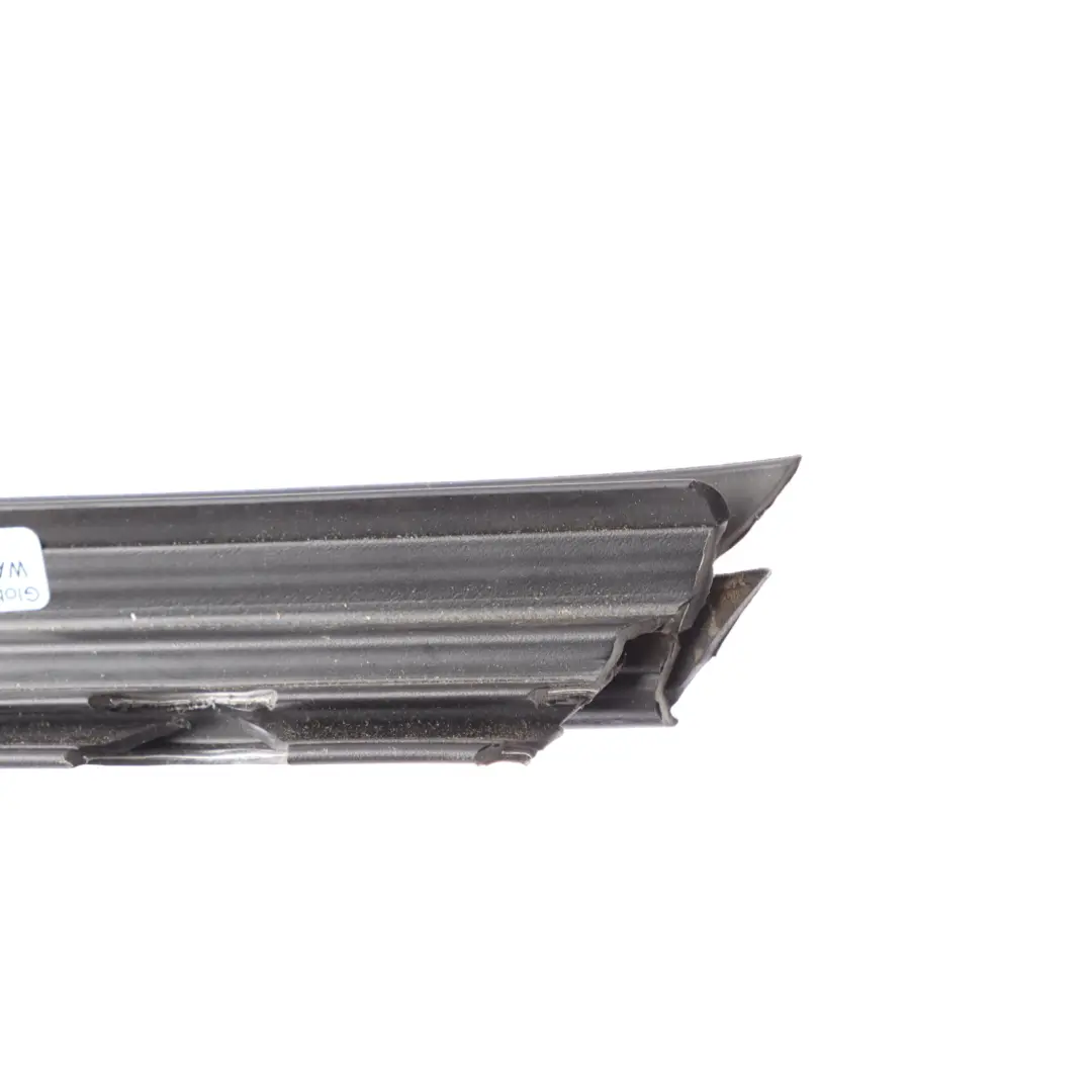 Uszczelka Szyby Drzwi Prawy Przód do MERCEDES W212 o numerze A2127251065 MERCEDES W212 Uszczelka Szyby Drzwi Prawy Przód - SKU A2127251065 - Numer Części A2127251065