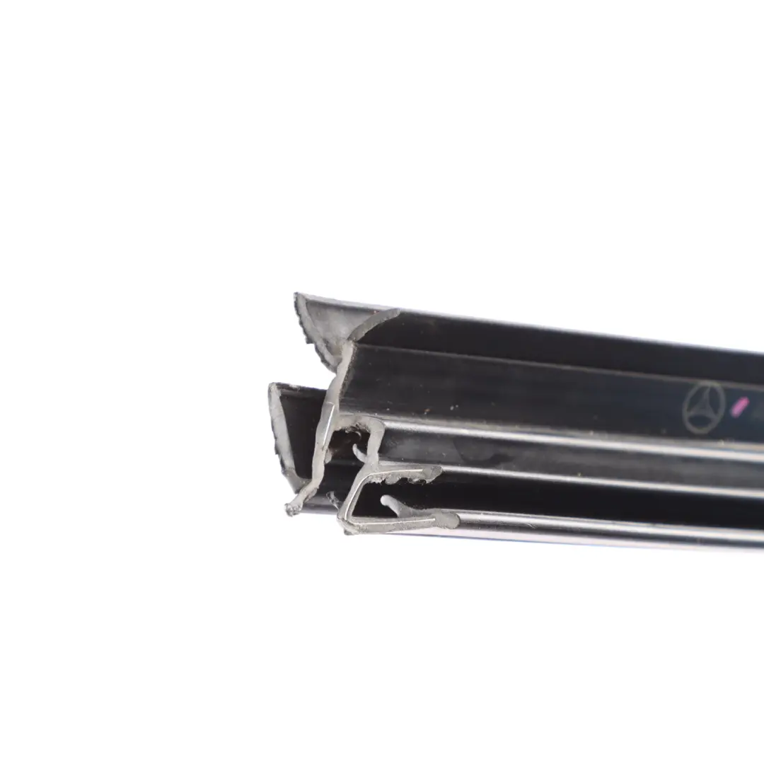 Mercedes W212 Joint De Fenêtre De Porte Avant Droite Rail Intérieur - SKU A2127251065 - Numéro de pièce A2127251065