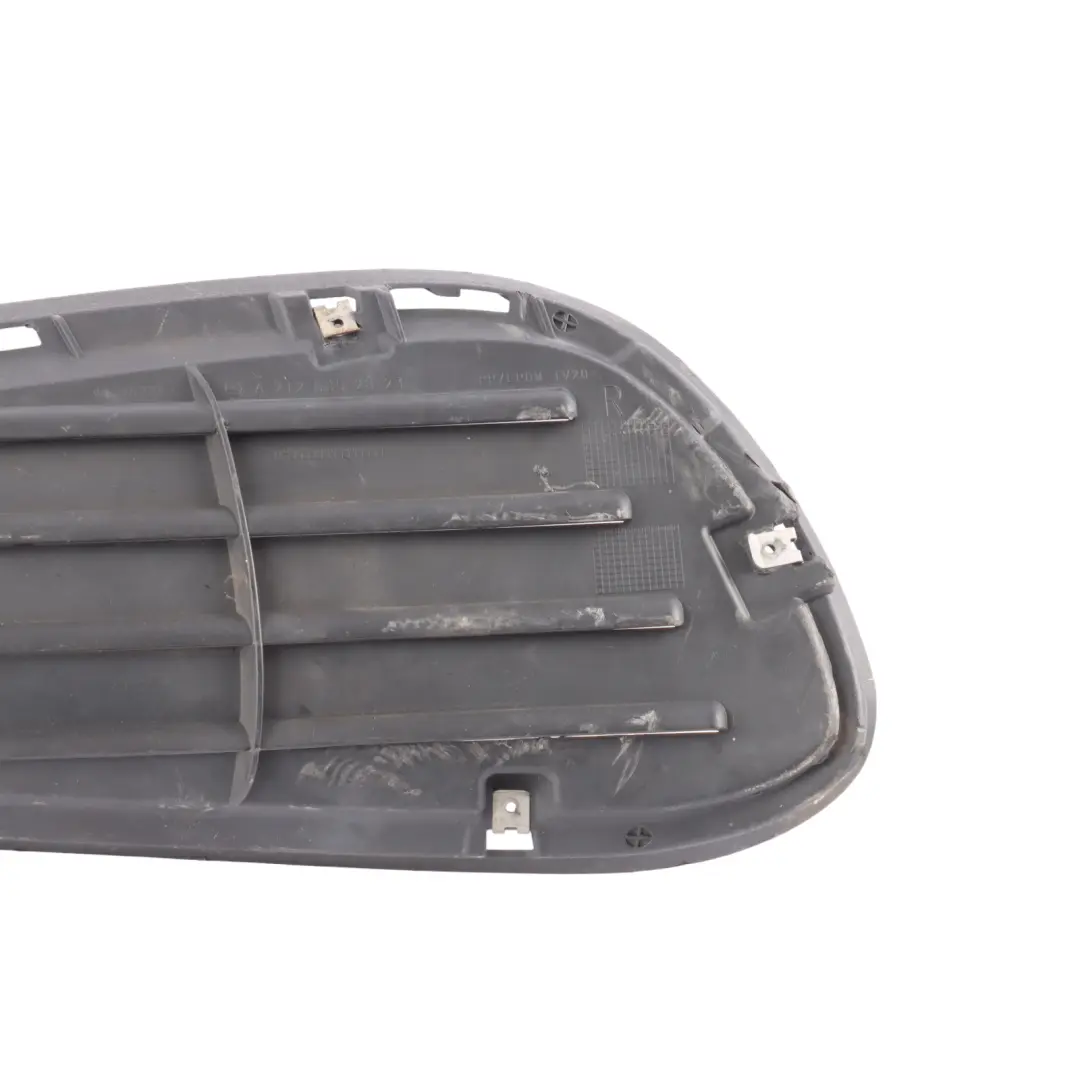 Paraurti Anteriore Griglia Copertura Inferiore Destra per Mercedes W212 con numero di parte A2128852823 Mercedes W212 Paraurti Anteriore Griglia Copertura Inferiore Destra - SKU A2128852823 - Numero di parte A2128852823