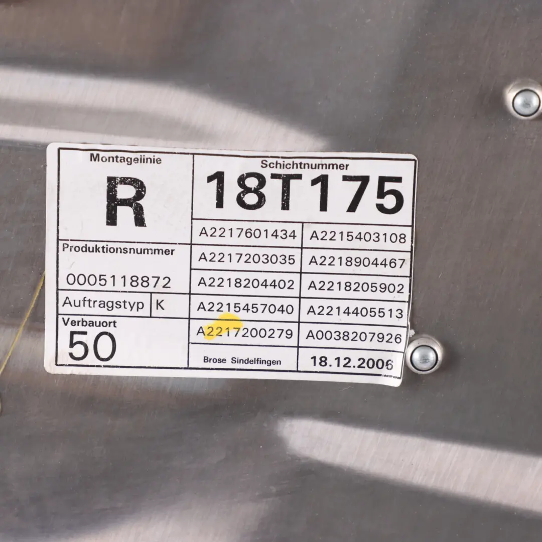 Window Lifter Front Right O/S Window Regulator Motor to Mercedes W221 with Part number A2217200479 Mercedes W221 Window Lifter Front Right O/S Window Regulator Motor - SKU A2217200479 - Part number A2217200479