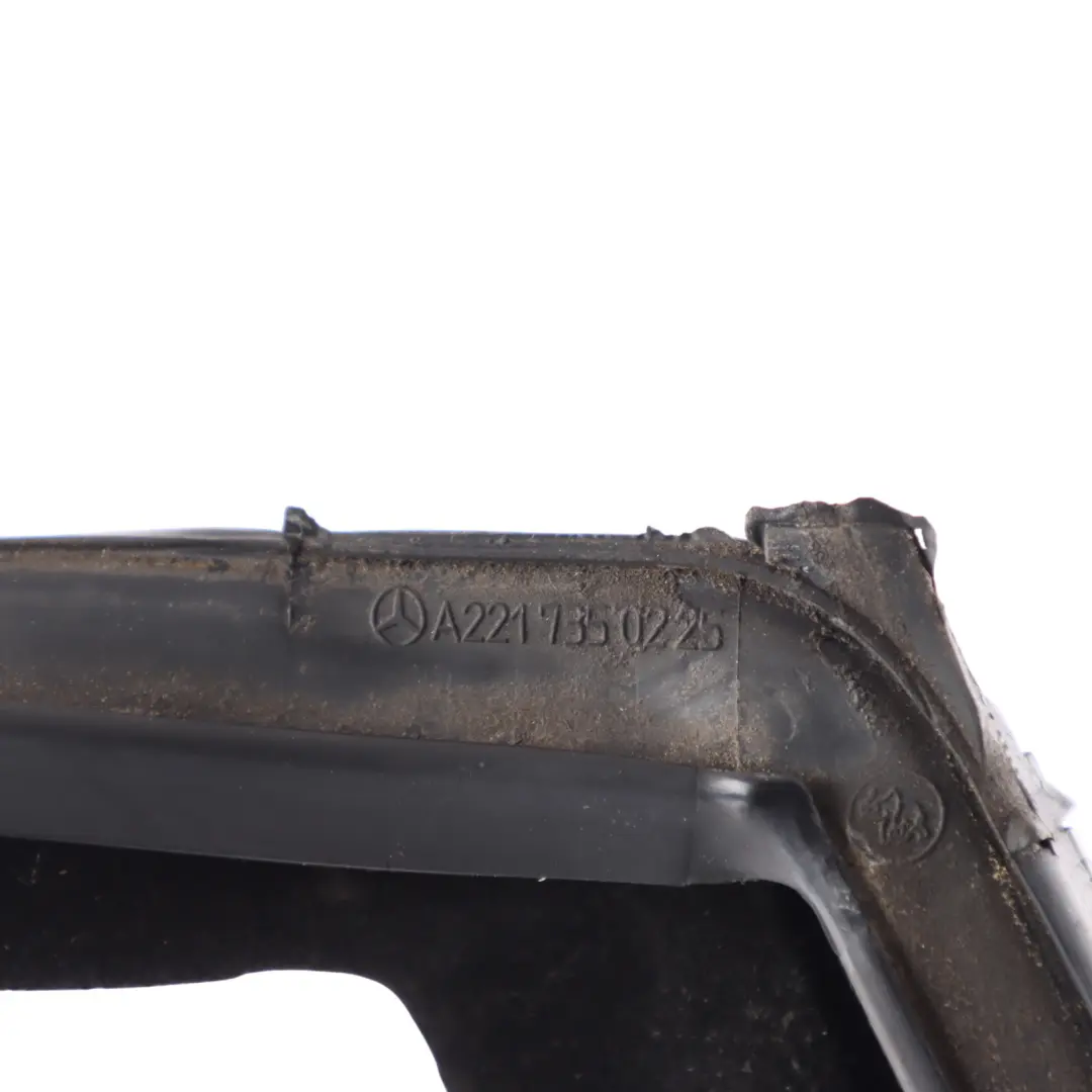 Front Window Guide Frame Gasket Seal Right O/S to Mercedes W221 with Part number A2217350225 Mercedes W221 Front Window Guide Frame Gasket Seal Right O/S - SKU A2217350225 - Part number A2217350225