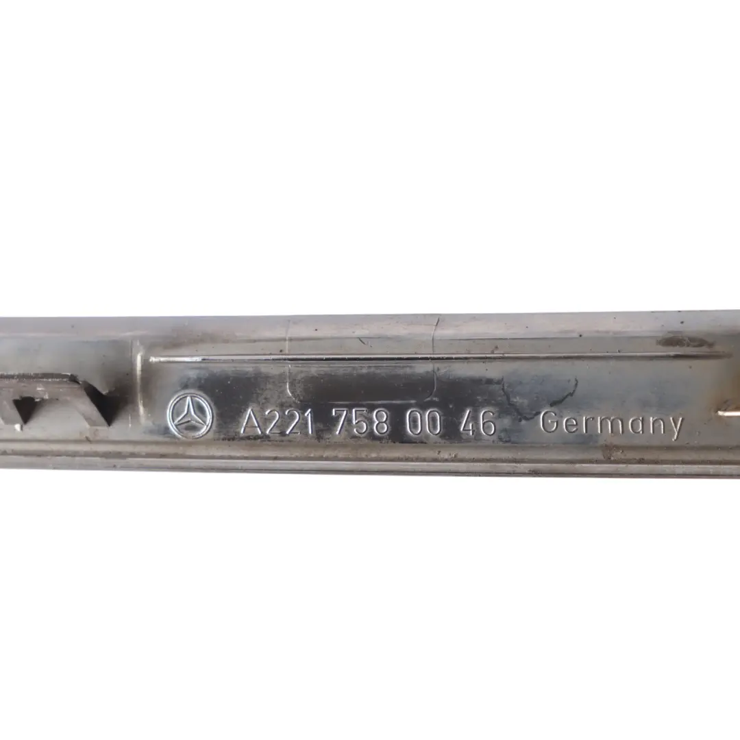 Moulure Chromée De Hayon Arrière pour Mercedes W221 à propos du numéro de pièce A2217580046 Mercedes W221 Moulure Chromée De Hayon Arrière - SKU A2217580046 - Numéro de pièce A2217580046