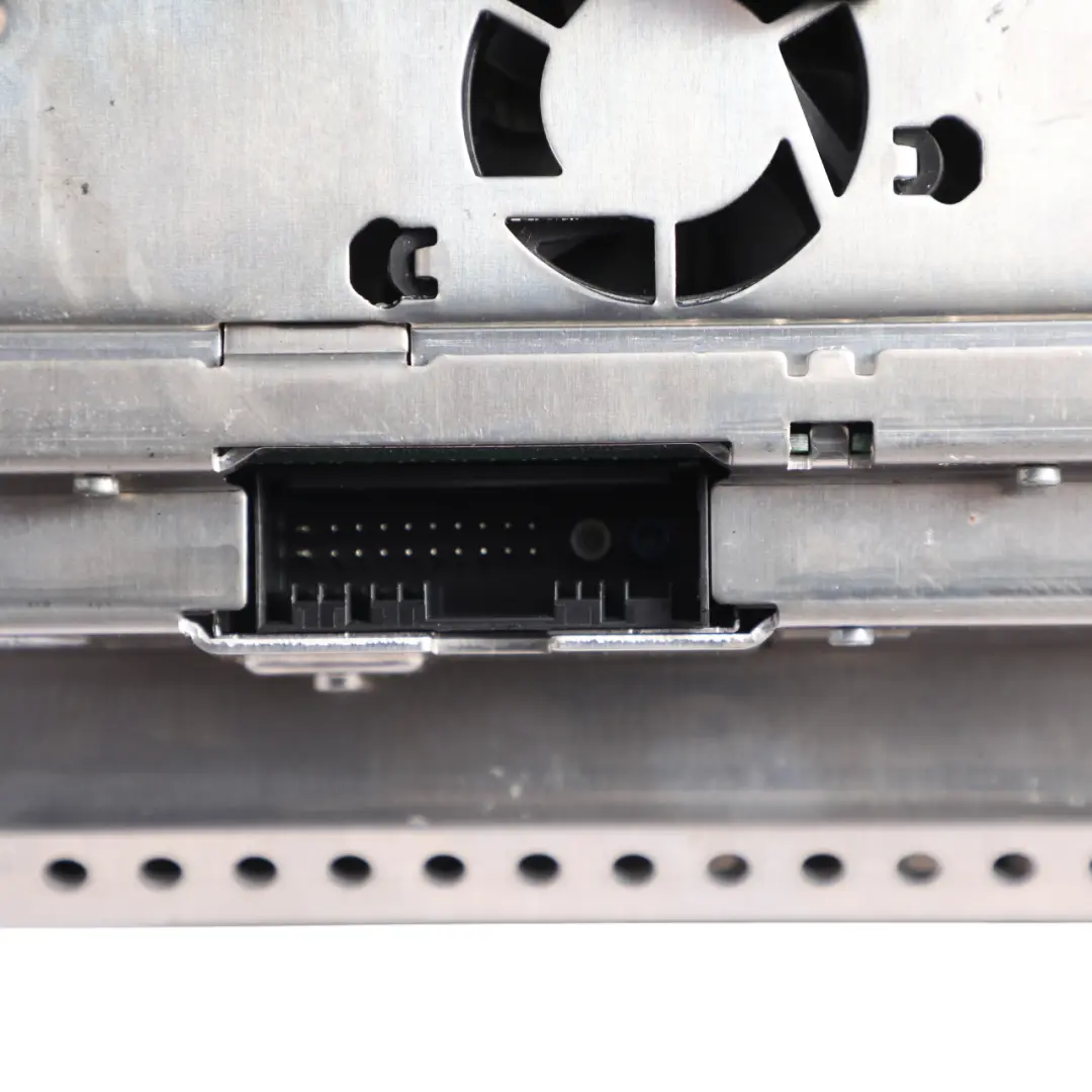 Comand 6-Changer CD Radio Head Unit DVD Navi to Mercedes W221 with Part number A2218703591 Mercedes W221 Comand 6-Changer CD Radio Head Unit DVD Navi - SKU A2218703591 - Part number A2218703591