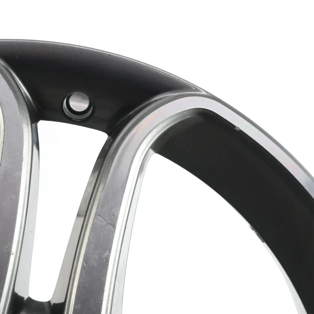 Felga Aluminiowa Srebrna 17" 7.5J ET:52.5 do Mercedes W176 o numerze A2464010302 Mercedes W176 Felga Aluminiowa Srebrna 17" 7.5J ET:52.5 - SKU A2464010302-4 - Numer Części A2464010302