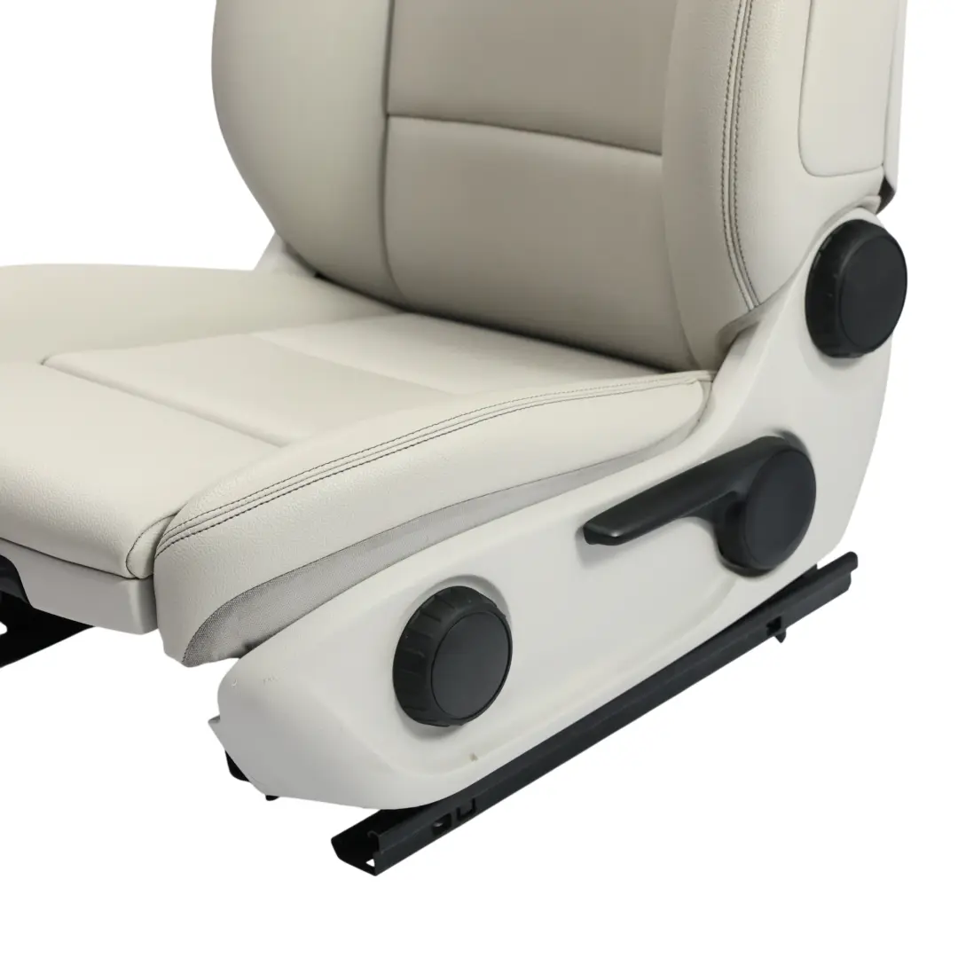 Sedile Anteriore Interno Riscaldato In Similpelle Grigio per Mercedes W176 con numero di parte A2469105702 Mercedes W176 Sedile Anteriore Interno Riscaldato In Similpelle Grigio - SKU A2469105702-6 - Numero di parte A2469105702