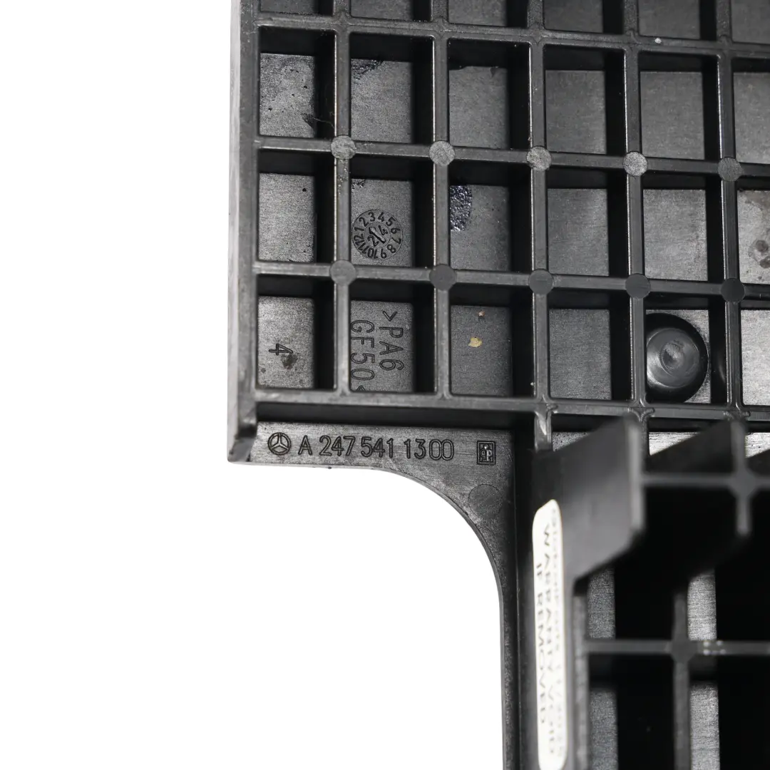 C188 W177 W247 Stromverteiler Batterie Abdeckung Halterung für Mercedes mit Teilenummer A2475411300 Mercedes C188 W177 W247 Stromverteiler Batterie Abdeckung Halterung - SKU A2475411300 - Teilenummer A2475411300