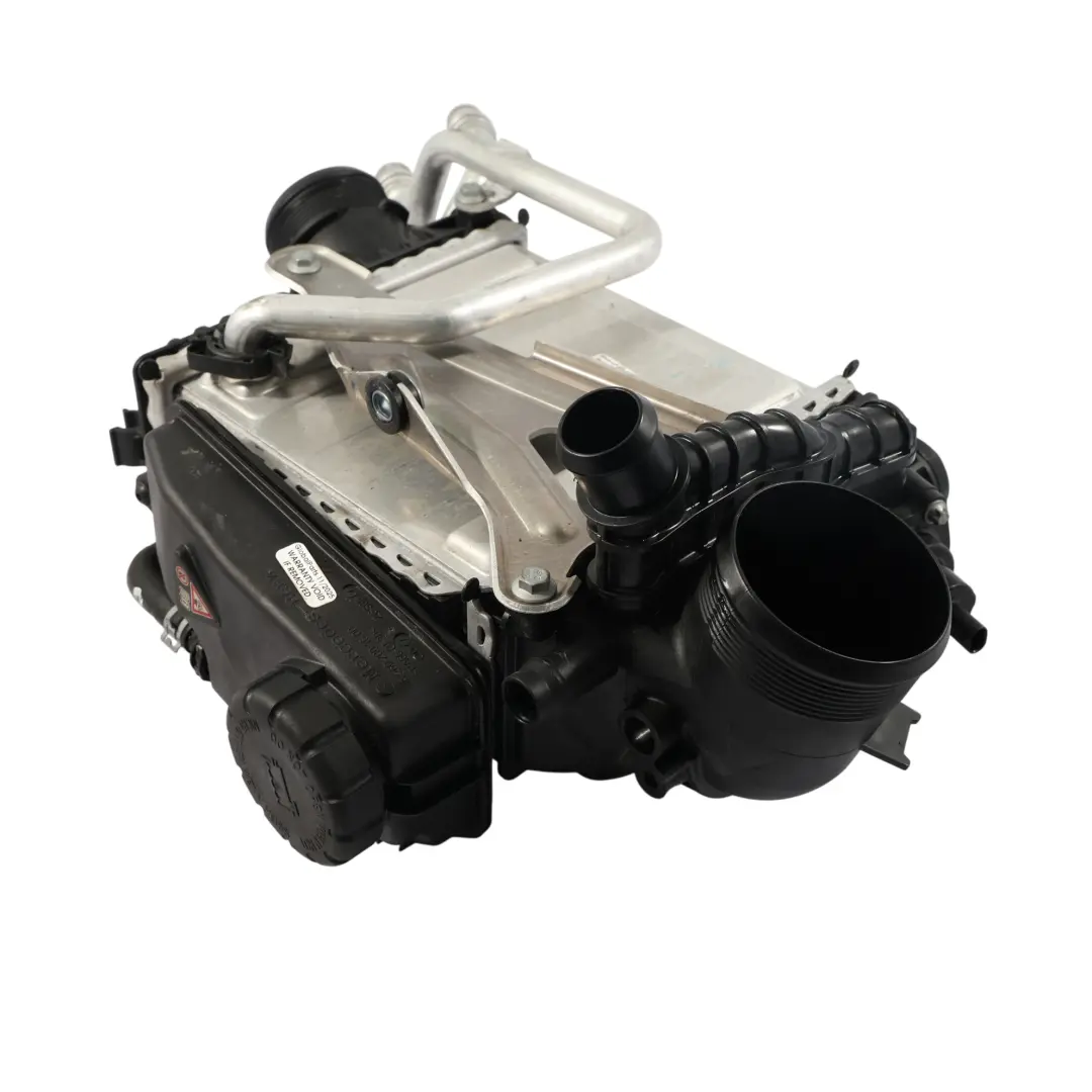 Chłodnica Powietrza Doładowania A35 A2600906600 do Mercedes W177 Intercooler o numerze A2600906700 Mercedes W177 Intercooler Chłodnica Powietrza Doładowania A35 A2600906600 - SKU A2600906700 - Numer Części A2600906700