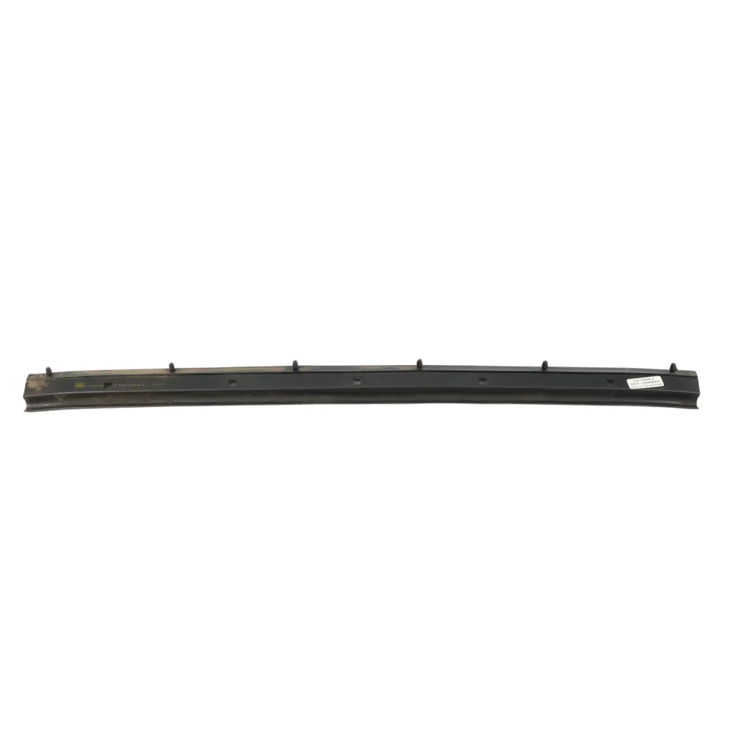 Slide Door Bottom Lower Seal Guarnizione In Gomma per Mercedes W415 con numero di parte A4157210780 Mercedes W415 Slide Door Bottom Lower Seal Guarnizione In Gomma - SKU A4157210780 - Numero di parte A4157210780