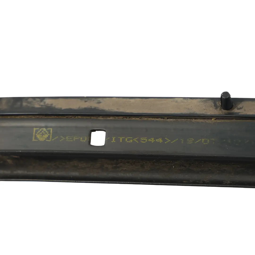 Slide Door Bottom Lower Seal Guarnizione In Gomma per Mercedes W415 con numero di parte A4157210780 Mercedes W415 Slide Door Bottom Lower Seal Guarnizione In Gomma - SKU A4157210780 - Numero di parte A4157210780