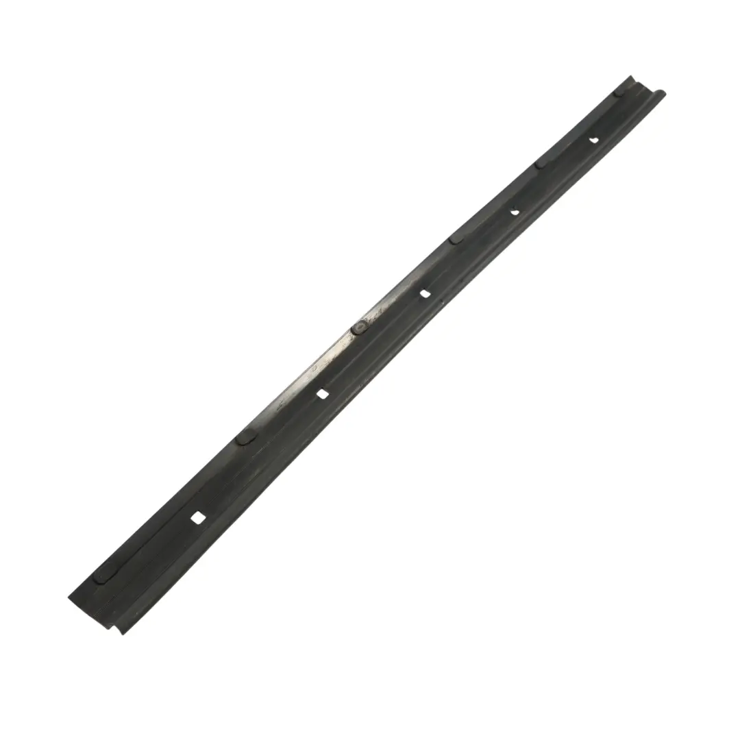 Slide Door Bottom Lower Seal Guarnizione In Gomma per Mercedes W415 con numero di parte A4157210780 Mercedes W415 Slide Door Bottom Lower Seal Guarnizione In Gomma - SKU A4157210780 - Numero di parte A4157210780