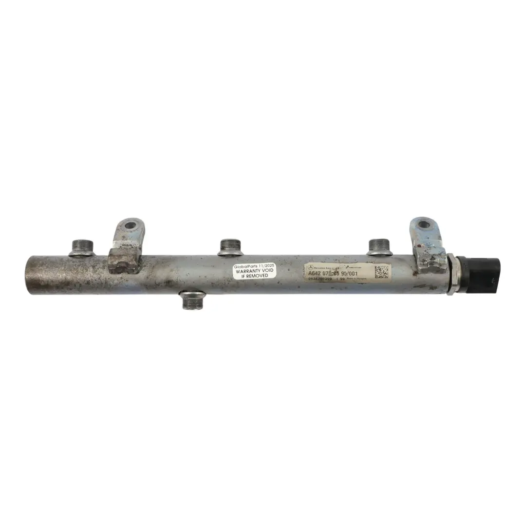 Injector Right O/S Pressure Rail OM642 Diesel to Mercedes ML W164 Fuel with Part number A6420702695 Mercedes ML W164 Fuel Injector Right O/S Pressure Rail OM642 Diesel - SKU A6420702695 - Part number A6420702695