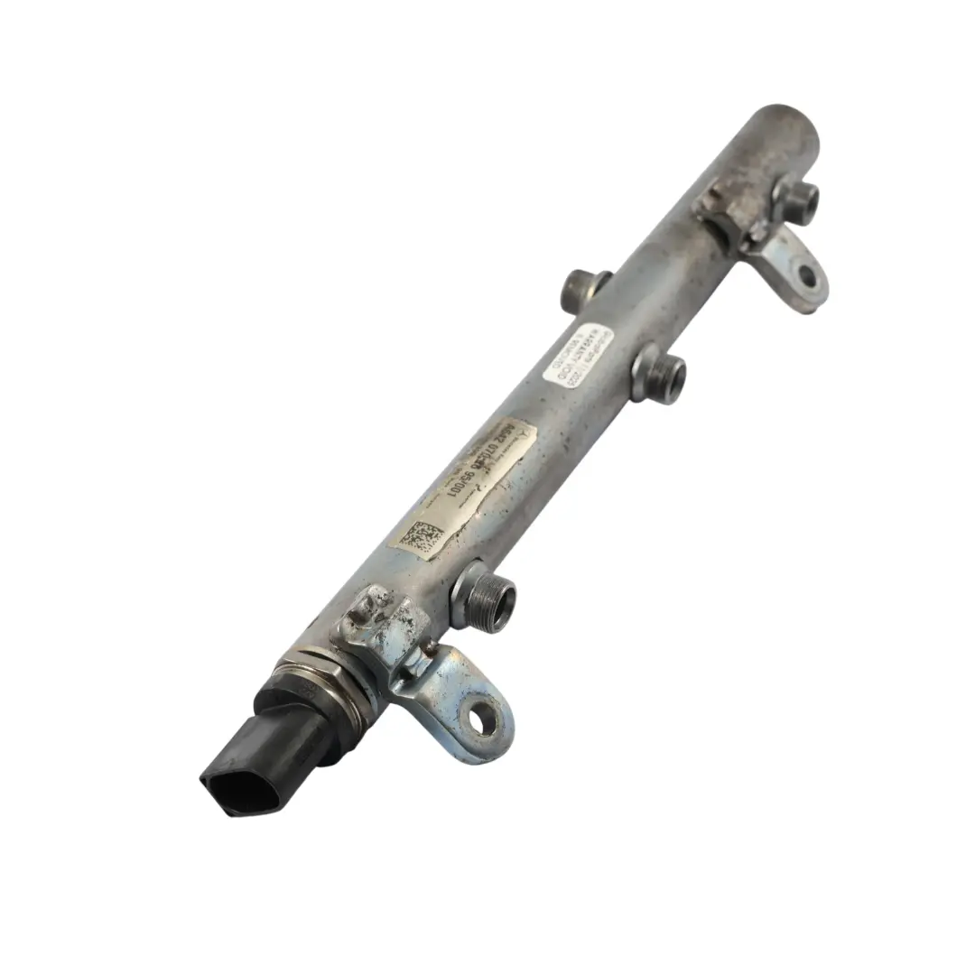 Einspritzdüse Rechts Druckschiene OM642 Diesel für Mercedes ML W164 mit Teilenummer A6420702695 Mercedes ML W164 Einspritzdüse Rechts Druckschiene OM642 Diesel - SKU A6420702695 - Teilenummer A6420702695