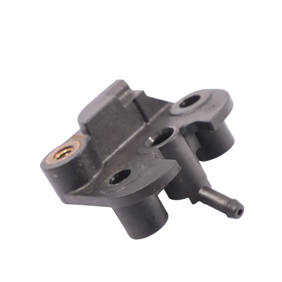OM651 Alloggiamento Sensore Pressione per Mercedes W204 C207 W212 W906 con numero di parte A6511530041 Mercedes W204 C207 W212 W906 OM651 Alloggiamento Sensore Pressione - SKU A6511530041 - Numero di parte A6511530041