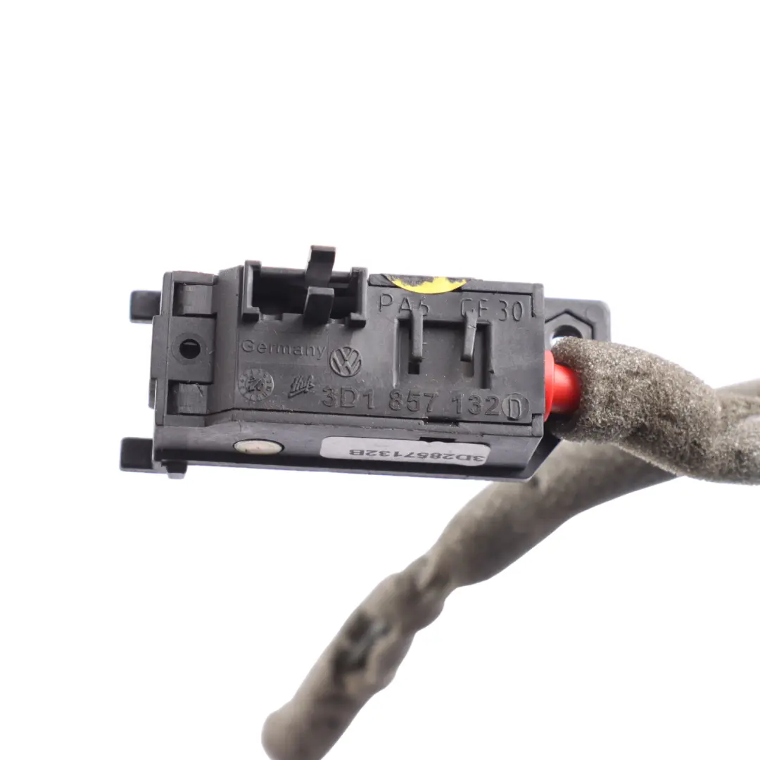 Glove Box Lock Release Cable Linkage to Volkswagen Phaeton 3D with Part number 3D0857147 Volkswagen Phaeton 3D Glove Box Lock Release Cable Linkage - SKU RHD-3D0857147 - Part number 3D0857147