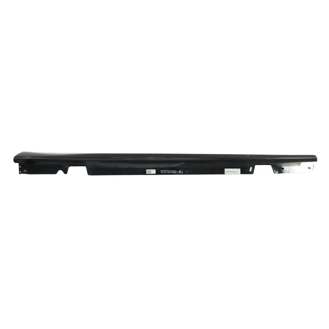 Striscia davanzale laterale destra Nero Zaffiro Metallizzato - 475 per BMW E90 E91 con numero di parte 0032950 BMW E90 E91 Striscia davanzale laterale destra Nero Zaffiro Metallizzato - 475 - SKU 0032950-BS - Numero di parte 0032950