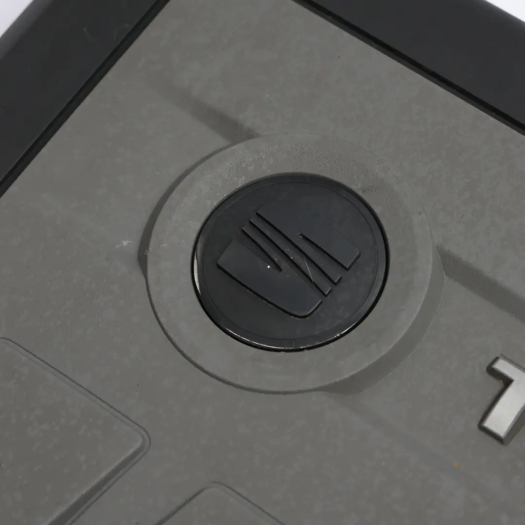 6J Coperchio Motore 2.0 TDI Pannello Isolamento Diesel per Seat Ibiza IV con numero di parte 03L103925AK Seat Ibiza IV 6J Coperchio Motore 2.0 TDI Pannello Isolamento Diesel - SKU 03L103925AK - Numero di parte 03L103925AK