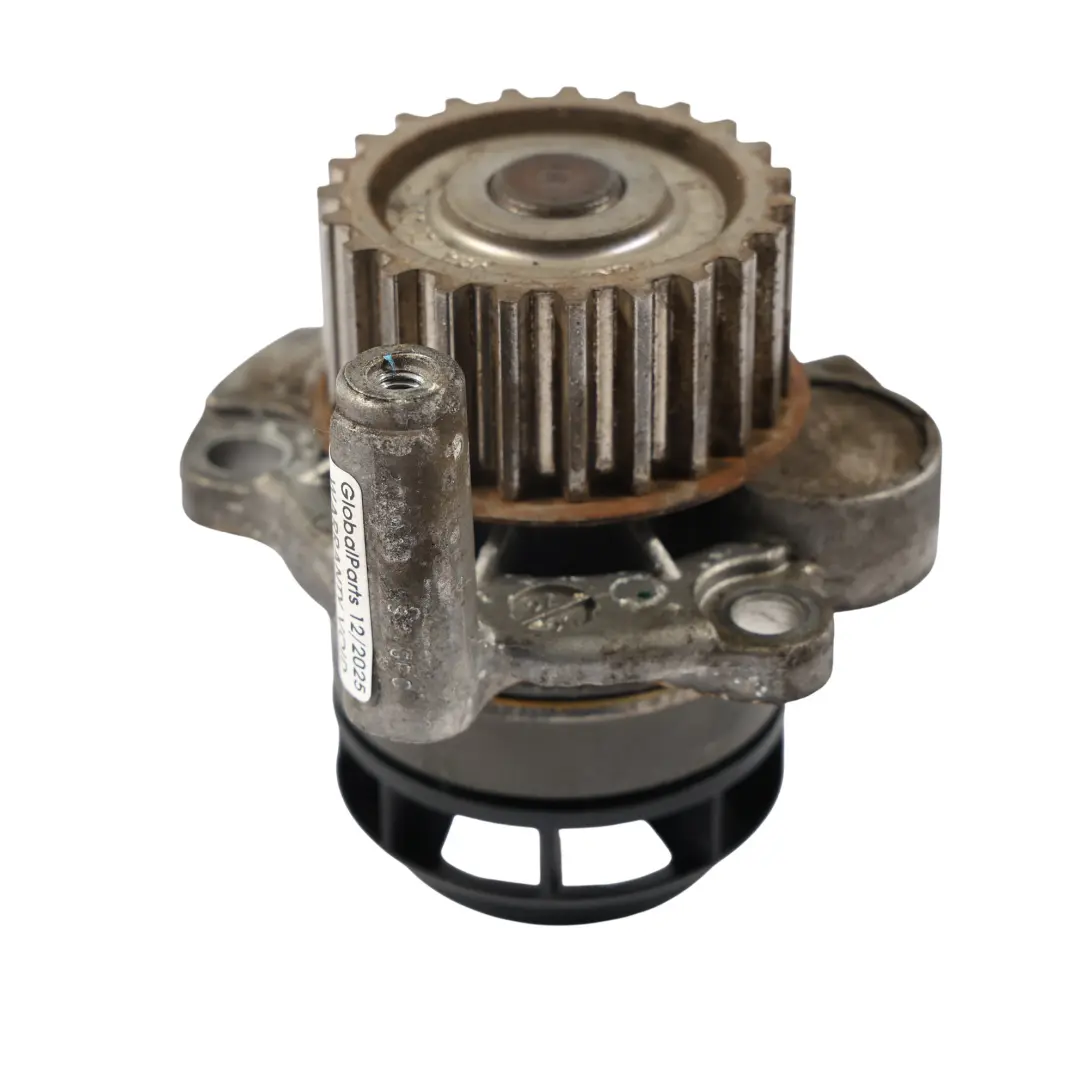 Audi A4 B7 Pompa Wody Chłodzenia Silnika 2.0 Benzyna - SKU 06F121011 - Numer Części 06F121011