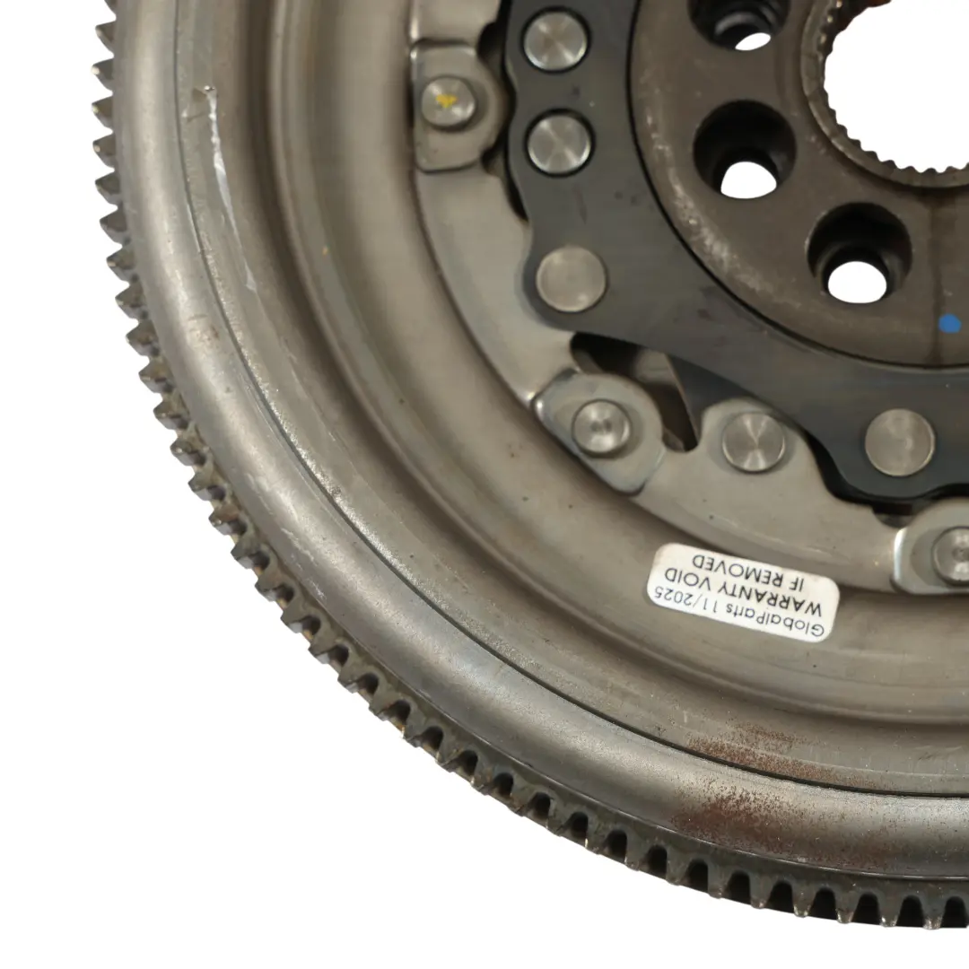 1Z Volant Bimasse Boîte Automatique 2.0 TSI CCZA pour Skoda Octavia RS à propos du numéro de pièce 06J105266AE Skoda Octavia RS 1Z Volant Bimasse Boîte Automatique 2.0 TSI CCZA - SKU 06J105266AE - Numéro de pièce 06J105266AE