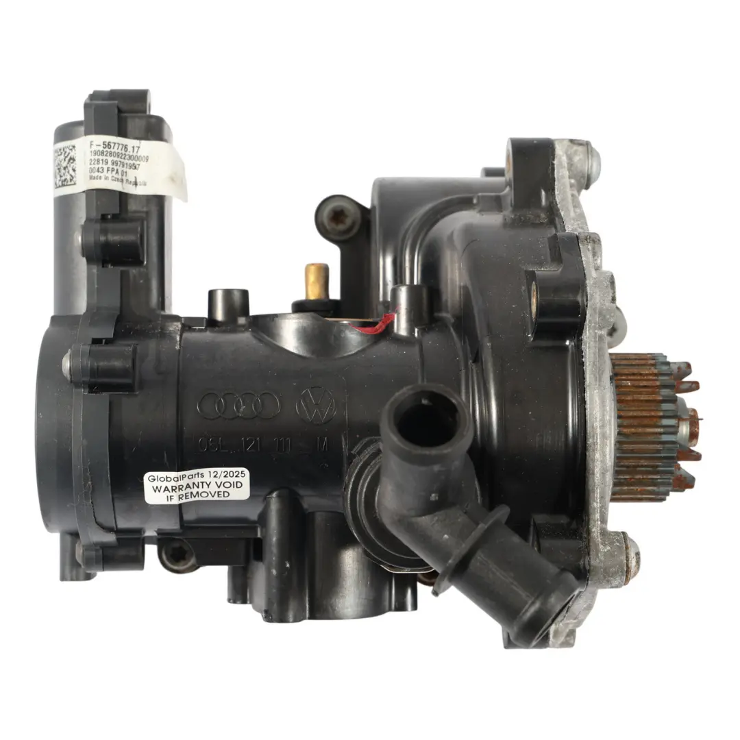 Pompa Wody Obudowa Termostatu do Audi A3 S3 8V 2.0 TFSI o numerze 06L121111M Audi A3 S3 8V 2.0 TFSI Pompa Wody Obudowa Termostatu - SKU 06L121111M-1 - Numer Części 06L121111M
