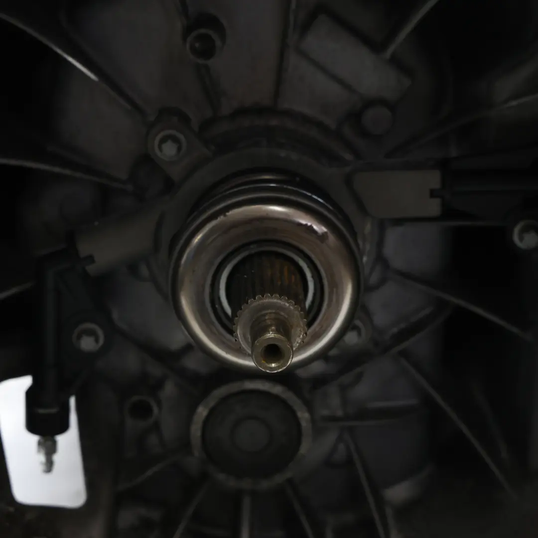 Skrzynia Biegów Manualna 6-Biegów LCF do Volkswagen Crafter 2.5 TDI o numerze 0CB300040A Volkswagen Crafter 2.5 TDI Skrzynia Biegów Manualna 6-Biegów LCF - SKU 0CB300040A - Numer Części 0CB300040A