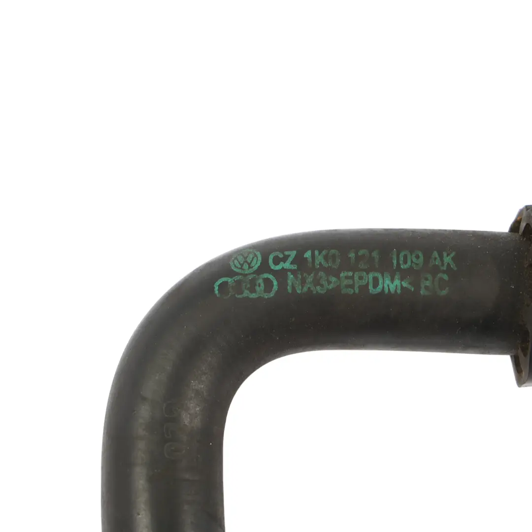 Tuyau De Refroidissement D'Eau Pour Moteur Essence pour Audi A3 8P à propos du numéro de pièce 1K0121109AK Audi A3 8P Tuyau De Refroidissement D'Eau Pour Moteur Essence - SKU 1K0121109AK - Numéro de pièce 1K0121109AK