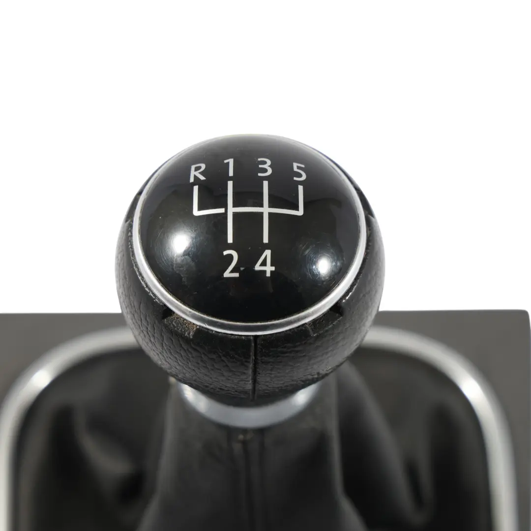 Gałka Lewarek Zmiany Biegów 5-Biegowa Manual do Volkswagen Golf V o numerze 1K0711113BG Volkswagen Golf V Gałka Lewarek Zmiany Biegów 5-Biegowa Manual - SKU 1K0711113BG - Numer Części 1K0711113BG