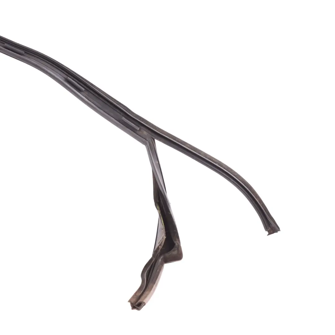 Mk5 5 Door Front Door Window Rubber Seal Right O/S 1K4837432B to VW Volkswagen Golf with Part number 1K4837431B VW Volkswagen Golf Mk5 5 Door Front Door Window Rubber Seal Right O/S 1K4837432B - SKU 1K4837431B - Part number 1K4837431B