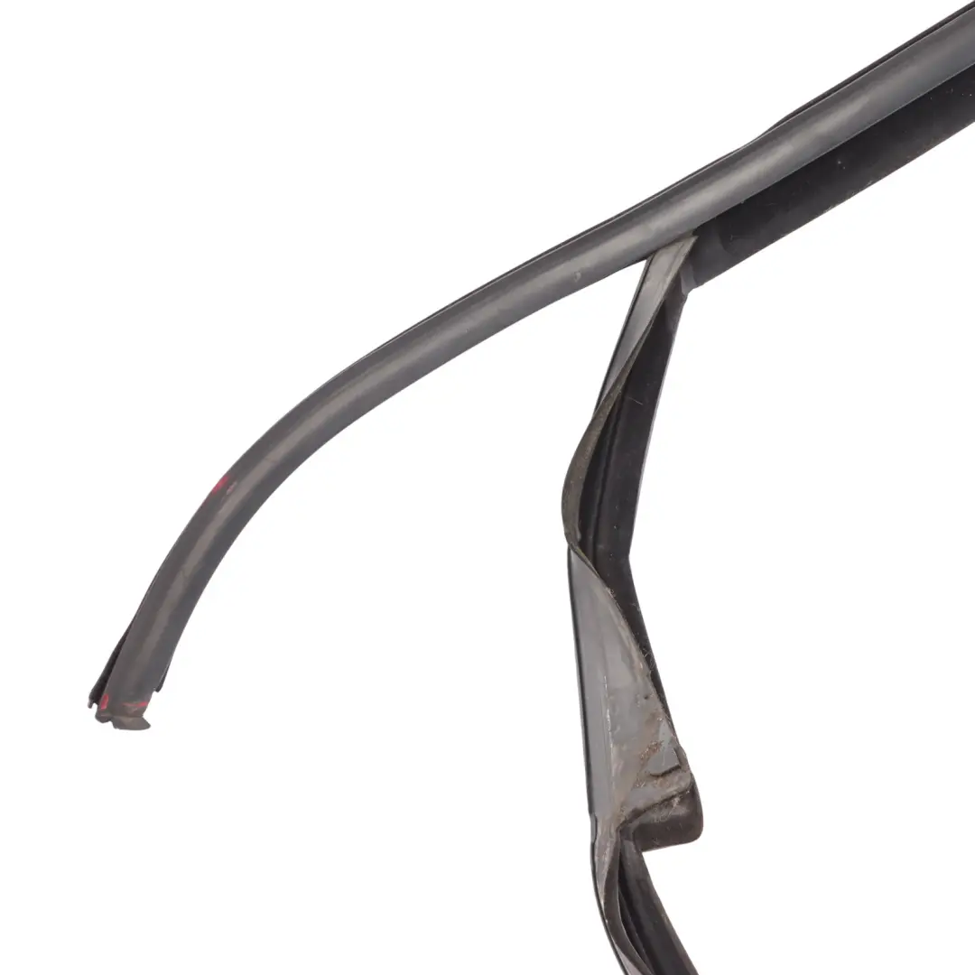 Mk5 5 Door Front Door Window Rubber Seal Right O/S 1K4837432B to VW Volkswagen Golf with Part number 1K4837431B VW Volkswagen Golf Mk5 5 Door Front Door Window Rubber Seal Right O/S 1K4837432B - SKU 1K4837431B - Part number 1K4837431B