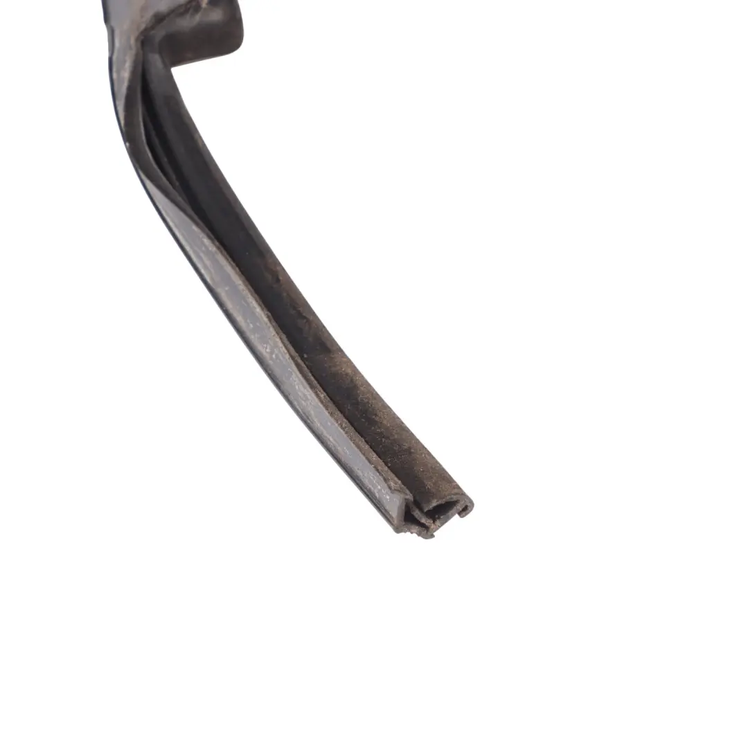 Mk5 5 Door Front Door Window Rubber Seal Right O/S 1K4837432B to VW Volkswagen Golf with Part number 1K4837431B VW Volkswagen Golf Mk5 5 Door Front Door Window Rubber Seal Right O/S 1K4837432B - SKU 1K4837431B - Part number 1K4837431B